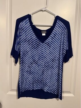 Dots Women's Blue and White V-Neck Short Sleeve Top with Back Cutout